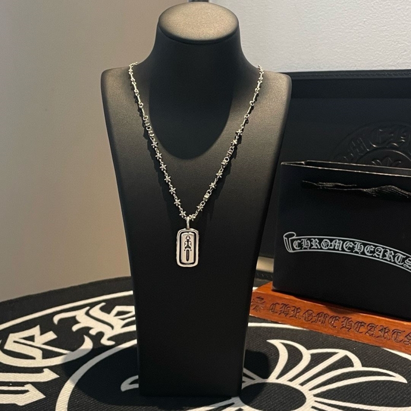Ch**me He**ts necklaces